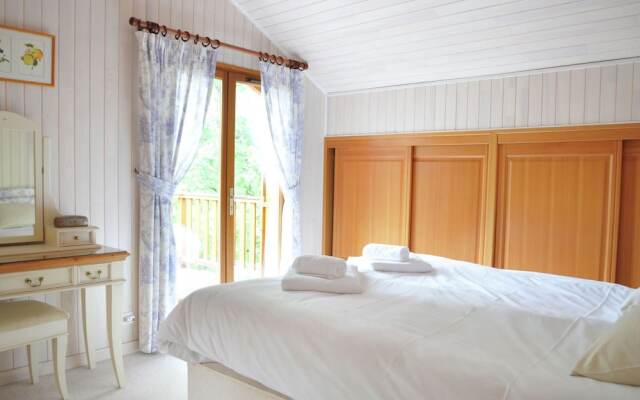 Tidy Chalet in the Woods of the Beautiful Dordogne