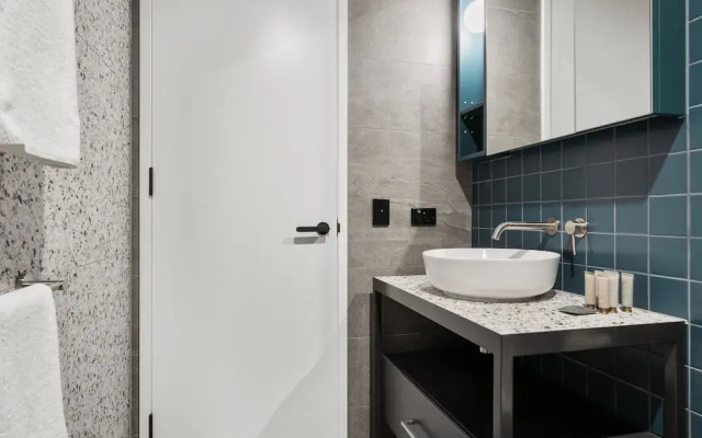 Chic 1-bed Escape in Fremantle With Parking