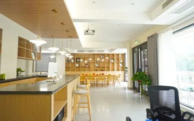 Linxi Lakeside Homestay (Yunshang Grassland)