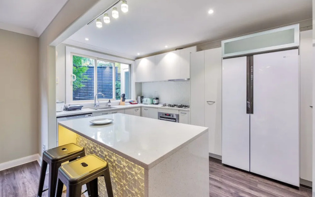 Castor Bay Home near Albany Sleeps 9