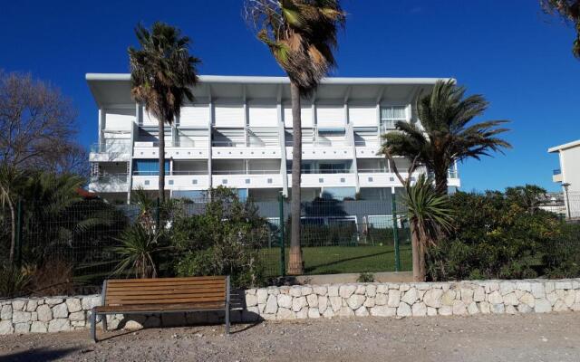 F2 Immeuble les pieds dans l'eau