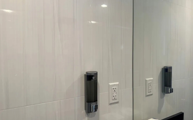 Regal Inn & Suites New York LaGuardia Hotel