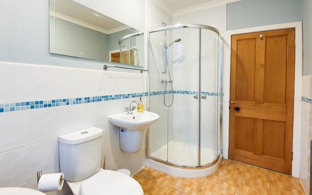Linburn House Apartment