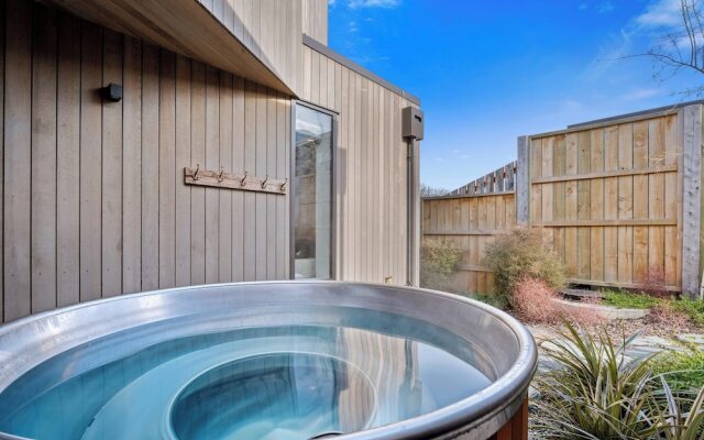 Central Queenstown Villa & Spa