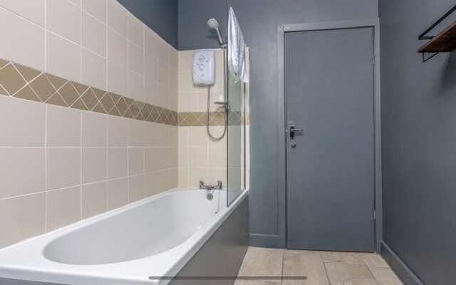 Pine Suite - Studio Apartment - Talbot Road