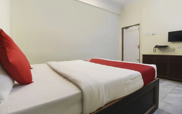 OYO Flagship 76906 Damodar Inn