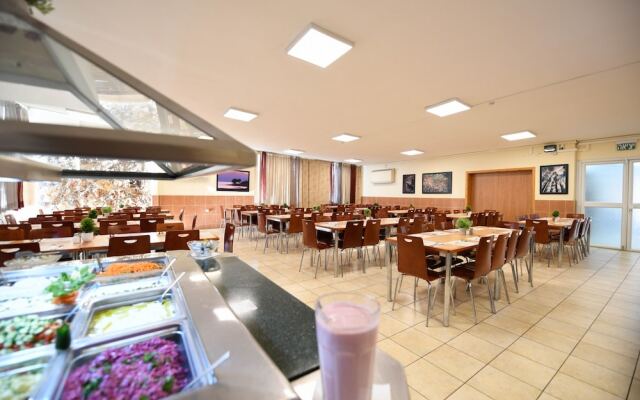 Hi Arad Hostel