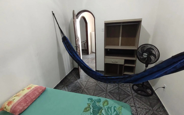 Casa grande em área central, bem iluminada e vent.