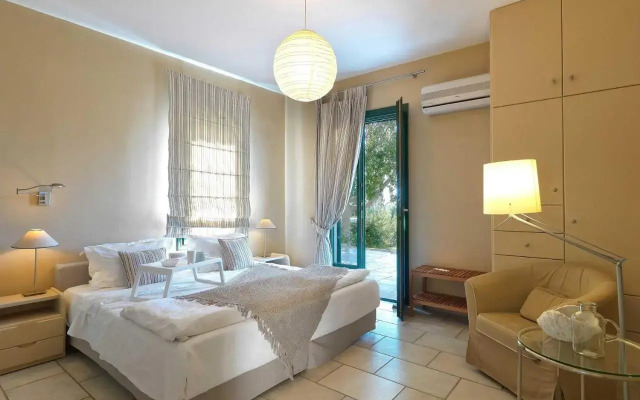 Luxury Beachfront Villa With Tennis Court