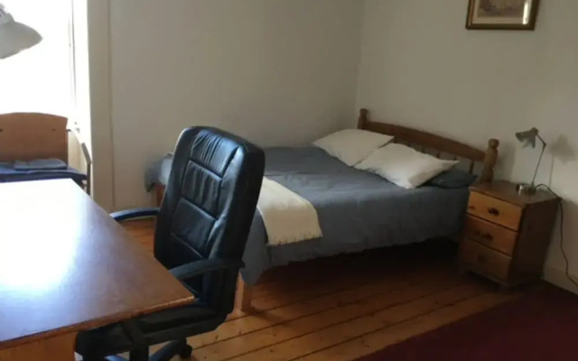 Spacious 4 Bedrooms Apartment in City Centre