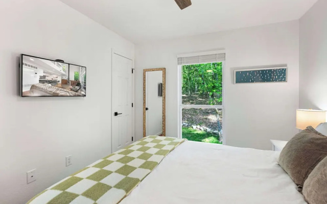 Treehouse LOZ Seclusion for 6!