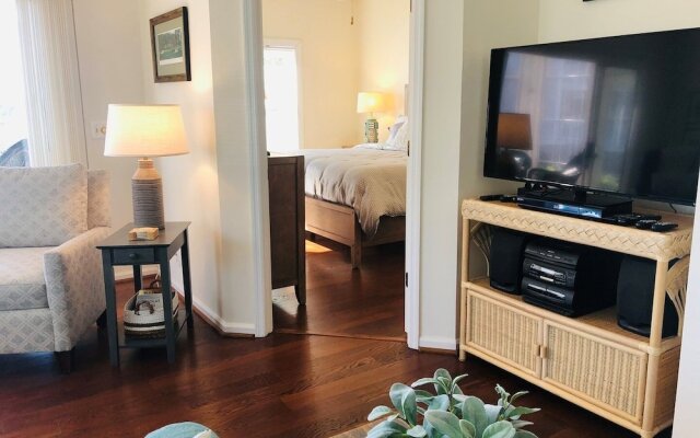 Holden Hideaway 2 Bedroom Condo by RedAwning