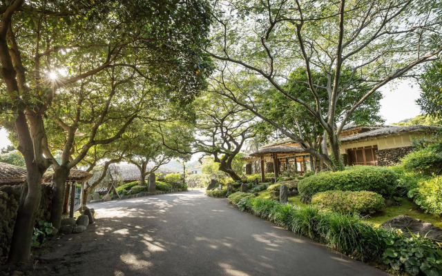 Seaes Hotel & Resort