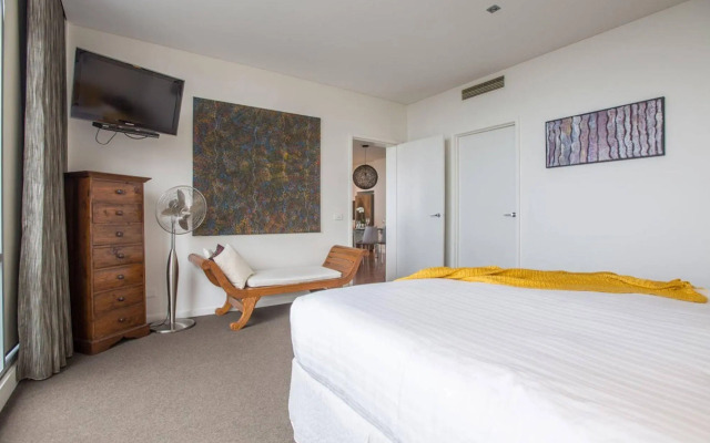 Port Melbourne Panorama - StayCentral