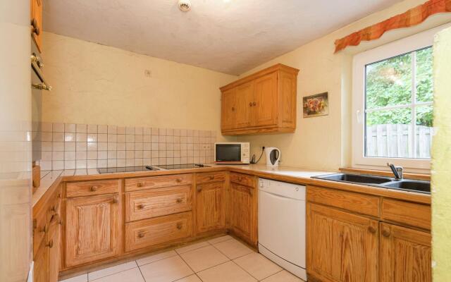 Glorious Holiday Home in Weris with Jacuzzi