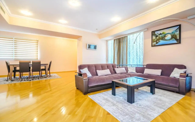Port Baku Residance 710 A