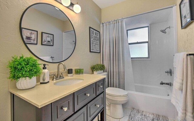 8 Mi to Beaches: Bradenton Home w/ Poolside Oasis!