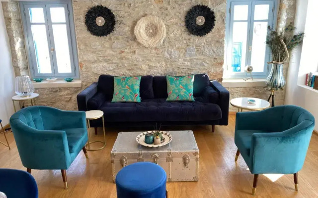 Lovely 1 Bed Townhouse with patio