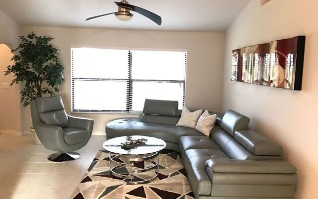 Alisa's Dream Villa on the Canal