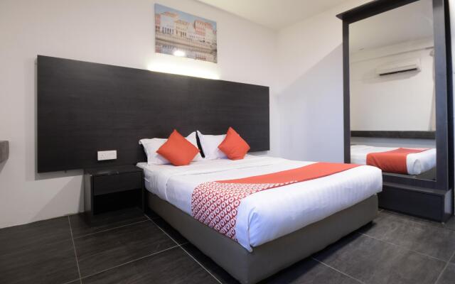 OYO 818 Hotel 11