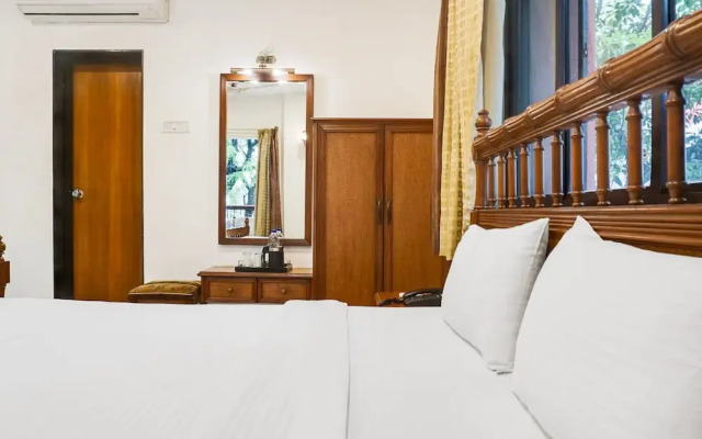 Premium Stays Near Fergusson College