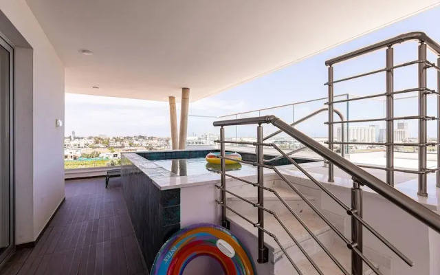 YAMAS Urban Living Sunny Pool Penthouse