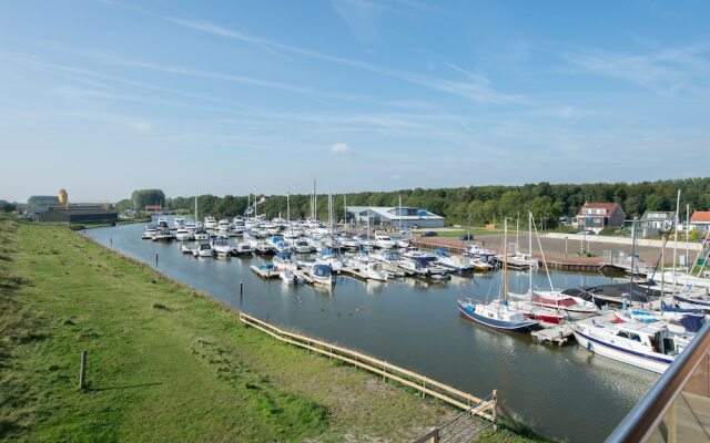Cozy Apartment in Kamperland With Private Terrace
