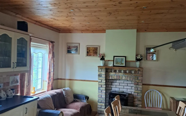 Spacious 6-bed House 10 Minutes From Knock Airport