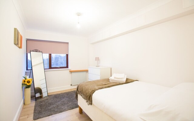 Three Bedroom Limehouse