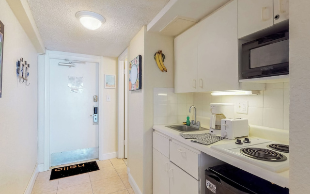 Hawaiian Inn 422