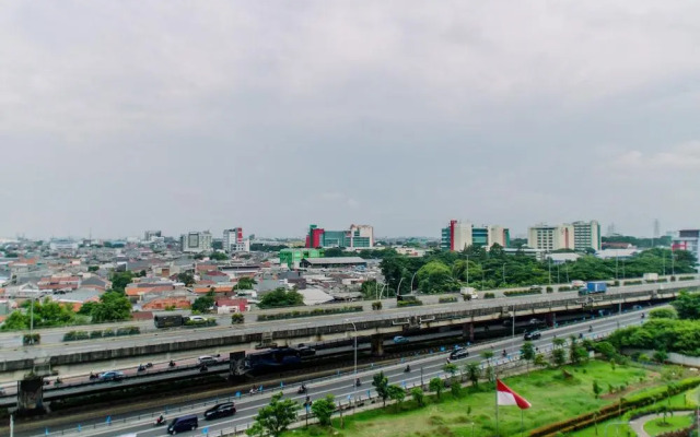 Warm And Cozy 2Br At Green Pramuka City Apartment