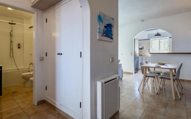 Charming Beachside Apartment w/ Pool by LovelyStay