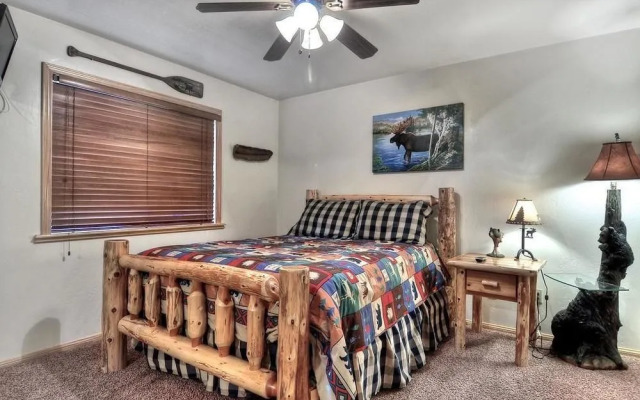 No. 21 Tamarack Lodge Cabin