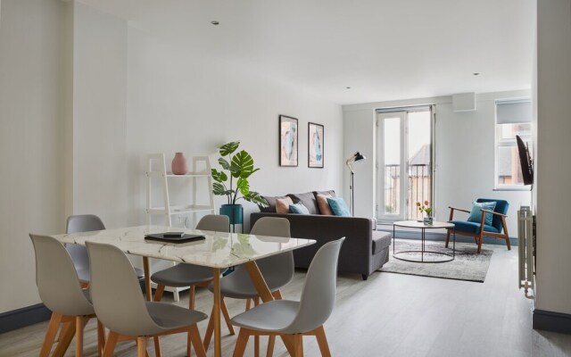 Reading Central Serviced Apartment by Viridian Apartments