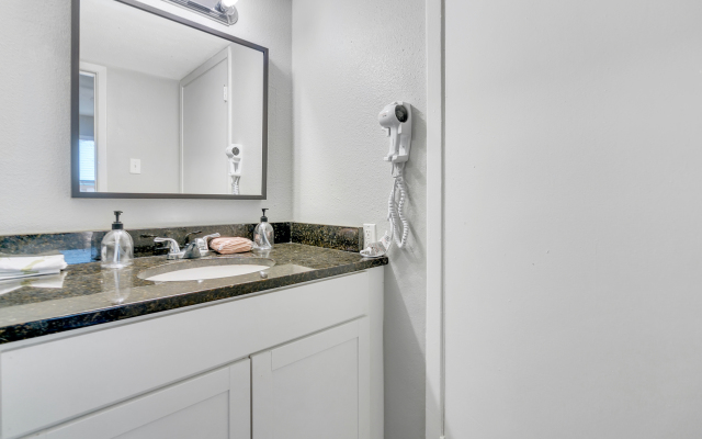 Pearl Location ✔Fast Wifi + Free Parking  ✔Modern Living