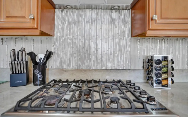 4BD House with Private Heated Pool