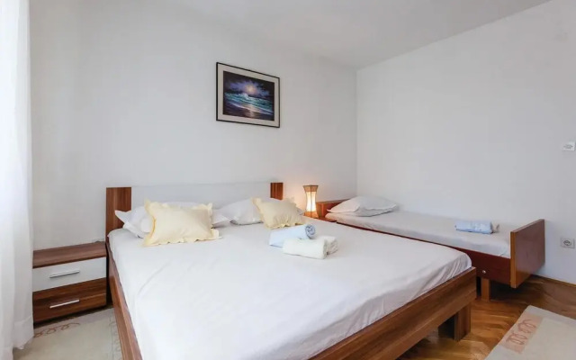 Nice Home in Podstrana With Wifi and 2 Bedrooms