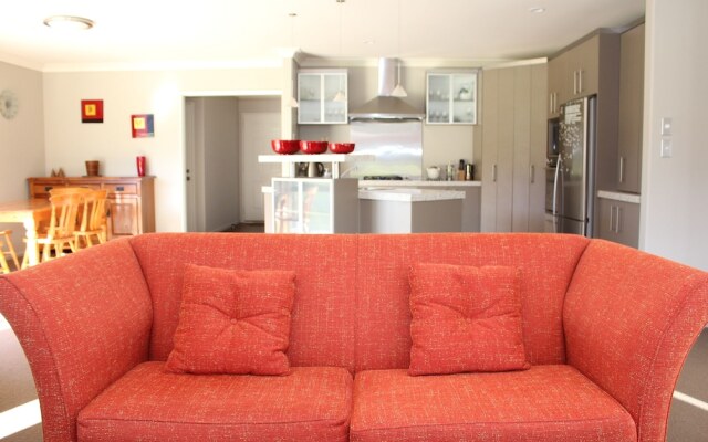 6 Mt Isobel Place