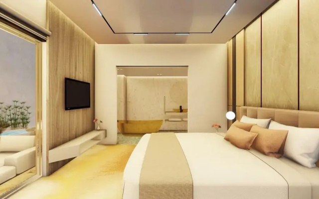 Monsoon Courtyard Luxury Hotel