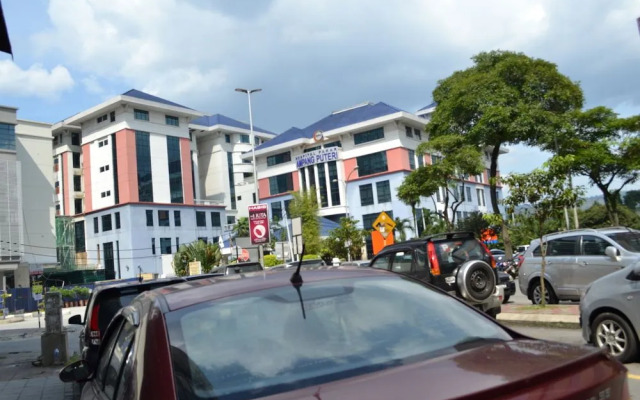 Oyo 117 Hotel Safari 2