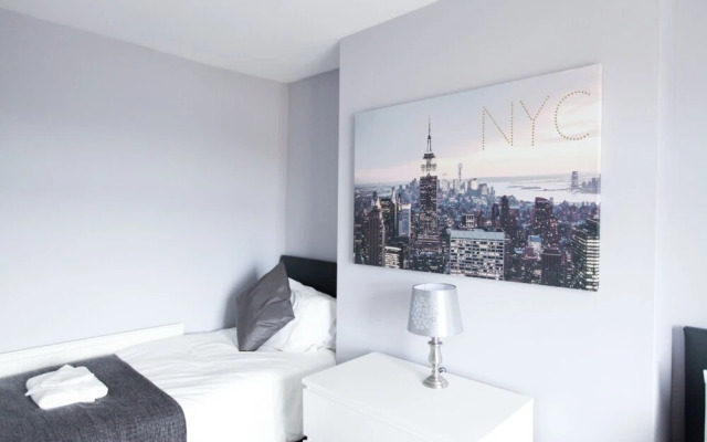 Honest Hospital House Apt.1