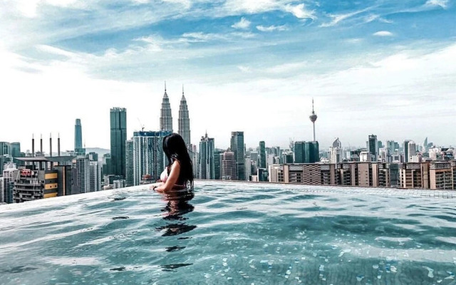 Expressionz Professional Suites by Rsq