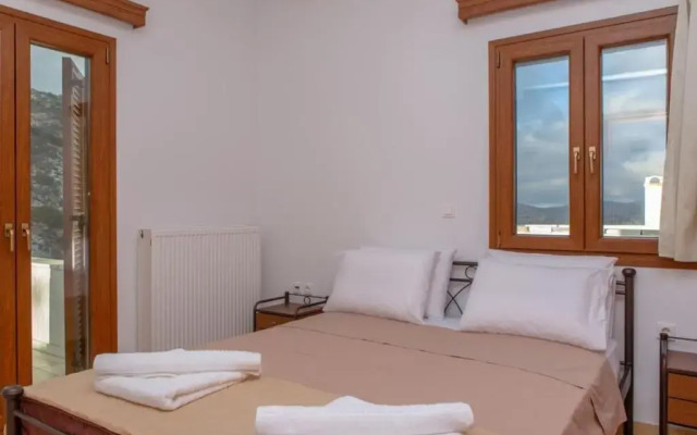 Apiranthian house Panoramic view