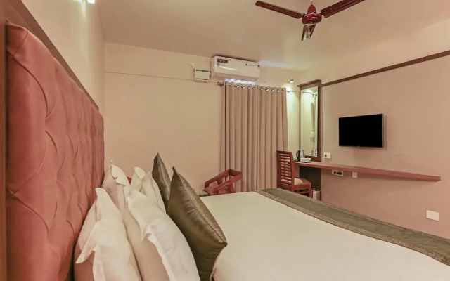 Treebo Goodland Residency - 500m from Railway Station