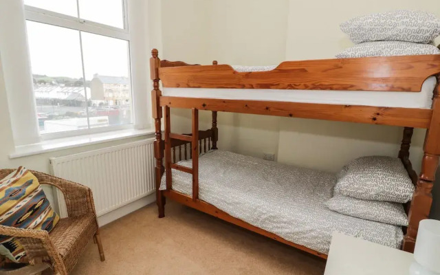 Apartment 1, 10 Marian y Mor