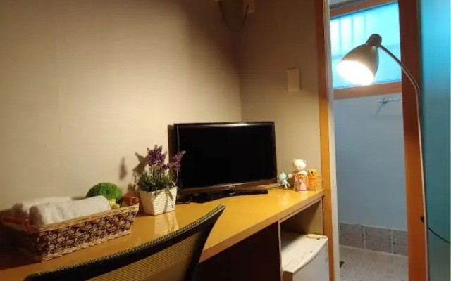 I Sleep Alone Guesthouse