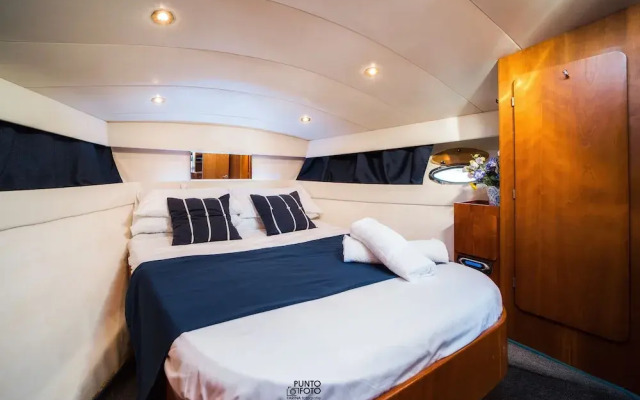 Lullaby boat&breakfast