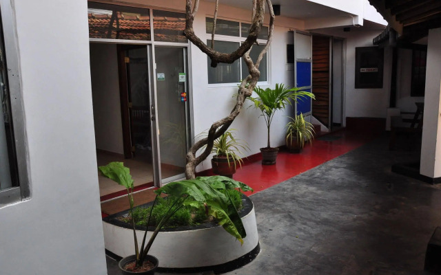 SURF UNA Beach Hotel