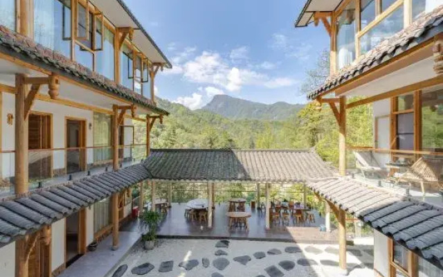 Qingchengshan Shanlishan Mijing Forest Hot Spring Guesthouse