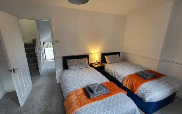 Heart of Lincoln City, 3 Bedrooms, Sleeps 4 Guests